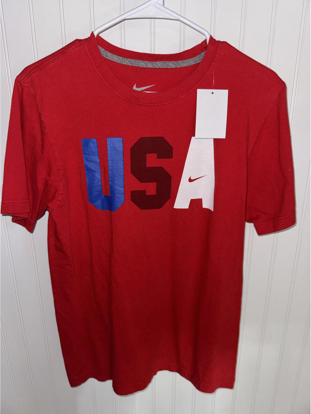 Nike Mens USA Red Regular Fit T-Shirt Size Small Casual Wear